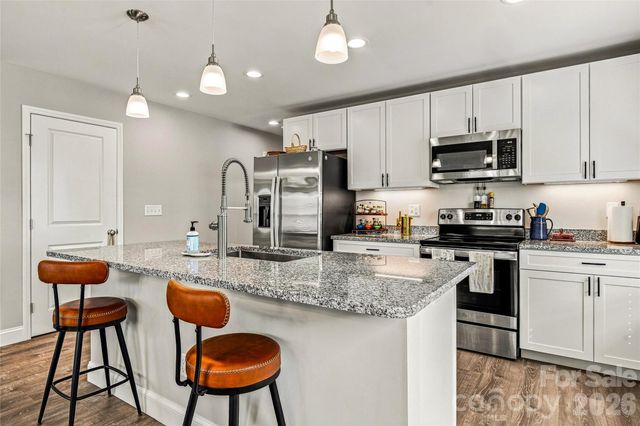 619 Edgewood Avenue, Hendersonville, NC 28792