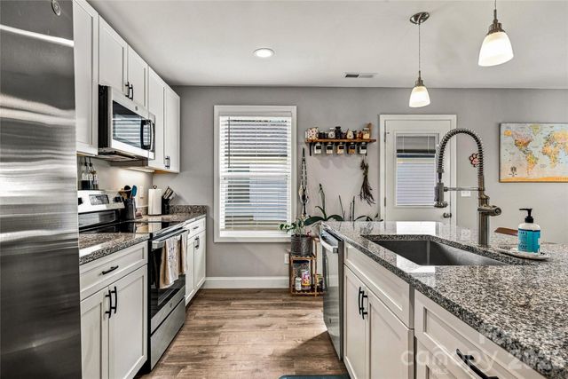 619 Edgewood Avenue, Hendersonville, NC 28792