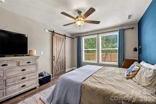 619 Edgewood Avenue, Hendersonville, NC 28792