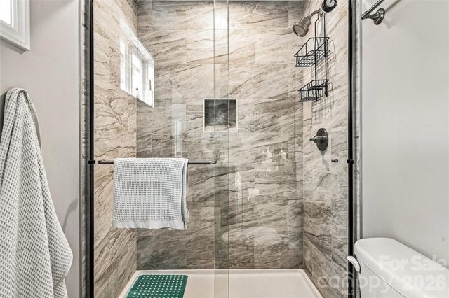 619 Edgewood Avenue, Hendersonville, NC 28792