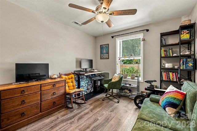 619 Edgewood Avenue, Hendersonville, NC 28792
