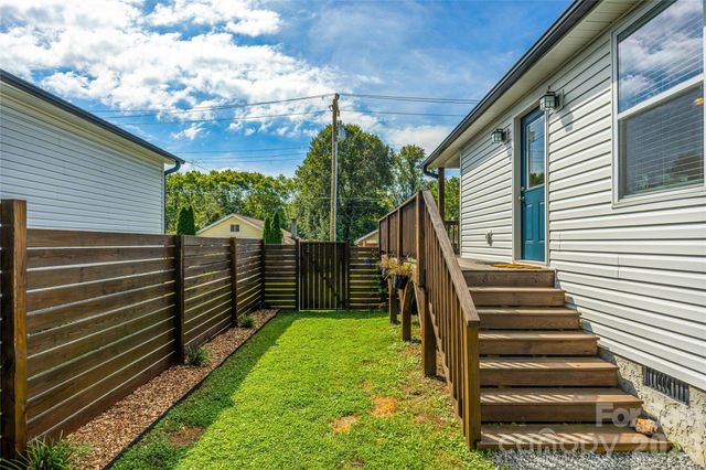 619 Edgewood Avenue, Hendersonville, NC 28792