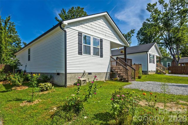 619 Edgewood Avenue, Hendersonville, NC 28792
