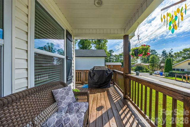 619 Edgewood Avenue, Hendersonville, NC 28792