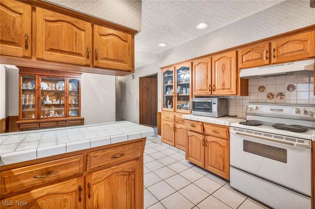 13792 Amodio Avenue NW, Uniontown, OH 44685