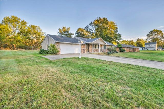 13792 Amodio Avenue NW, Uniontown, OH 44685