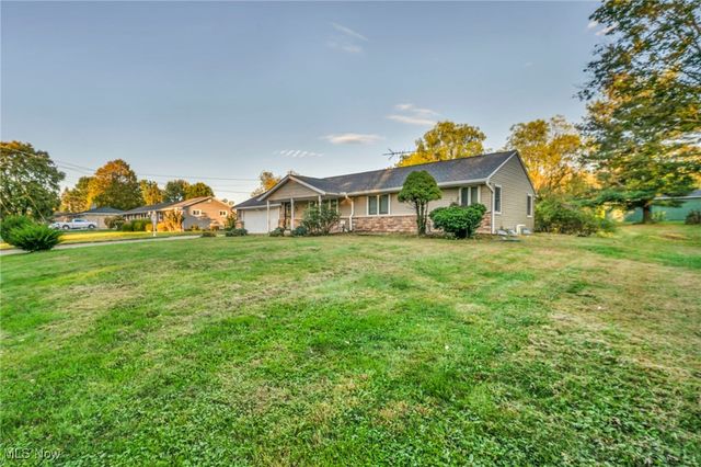 13792 Amodio Avenue NW, Uniontown, OH 44685