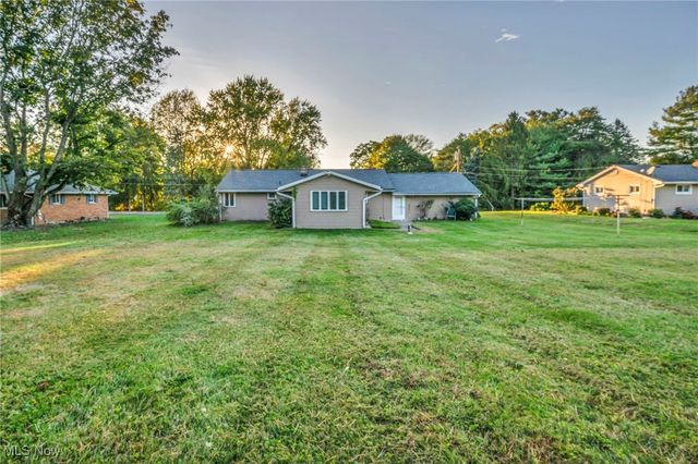 13792 Amodio Avenue NW, Uniontown, OH 44685