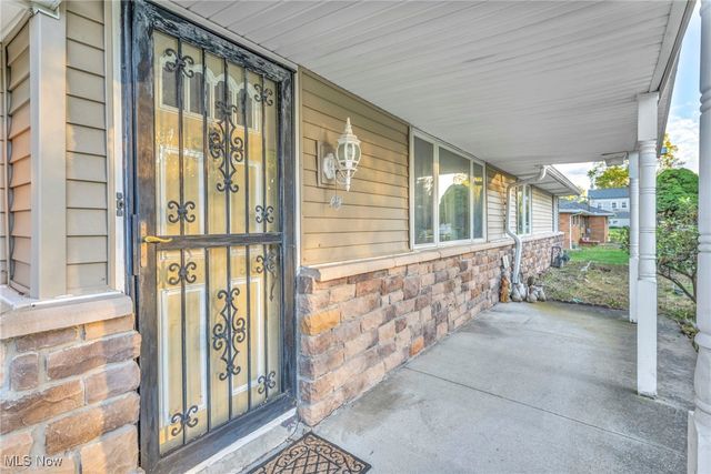 13792 Amodio Avenue NW, Uniontown, OH 44685