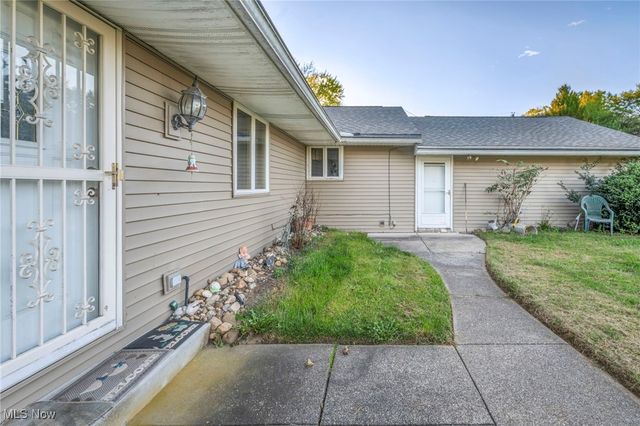 13792 Amodio Avenue NW, Uniontown, OH 44685