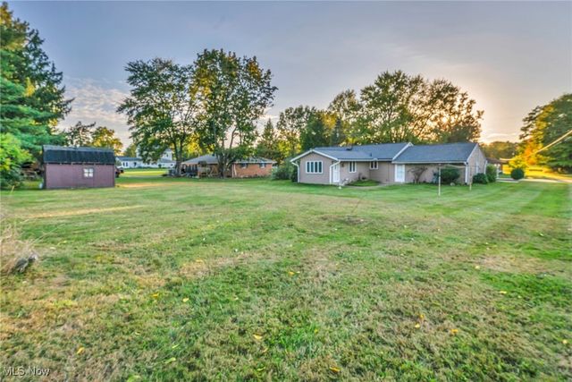 13792 Amodio Avenue NW, Uniontown, OH 44685