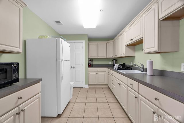 49 Liddle Avenue, Edison, NJ 08837