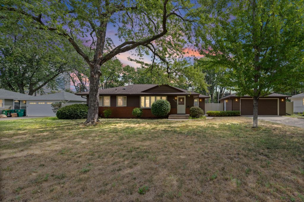 8209 Knox Avenue S, Bloomington, MN 55431 — exterior