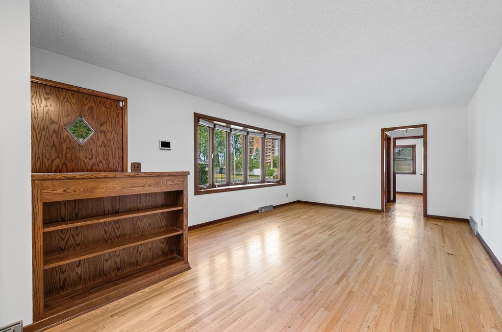 8209 Knox Avenue S, Bloomington, MN 55431 — photo 4
