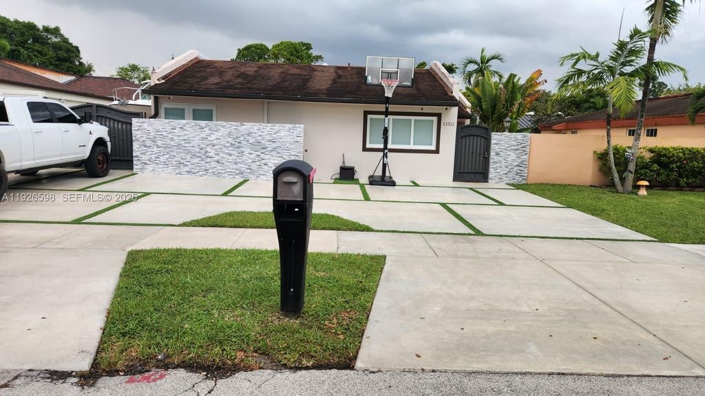 11521 SW 80th Ter, Miami, FL 33173