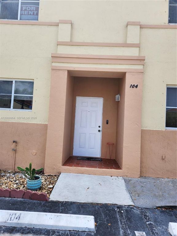 312 NW 114th Ave 4-104, Sweetwater, FL 33172