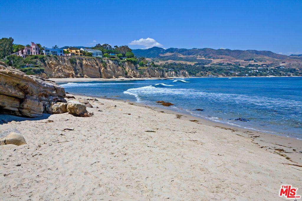 Image 10 of property listing at 6754 Dume Drive, Malibu, CA 90265