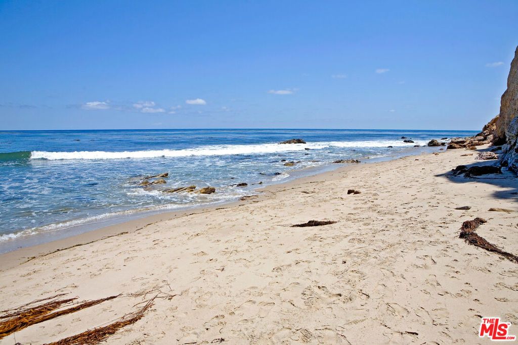 Image 11 of property listing at 6754 Dume Drive, Malibu, CA 90265