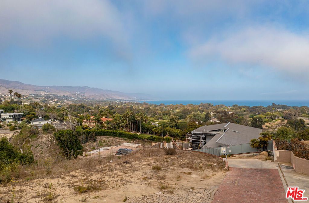Image 4 of property listing at 6754 Dume Drive, Malibu, CA 90265