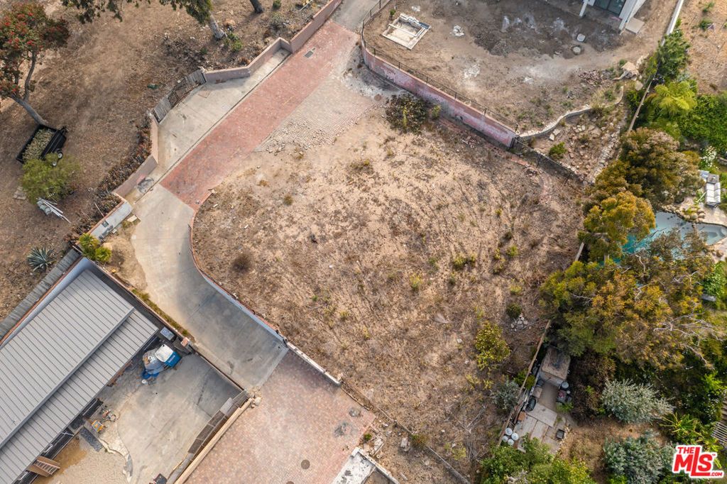 Image 6 of property listing at 6754 Dume Drive, Malibu, CA 90265