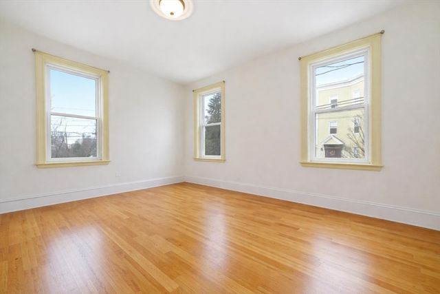 96 Glen St, Somerville, MA 02145