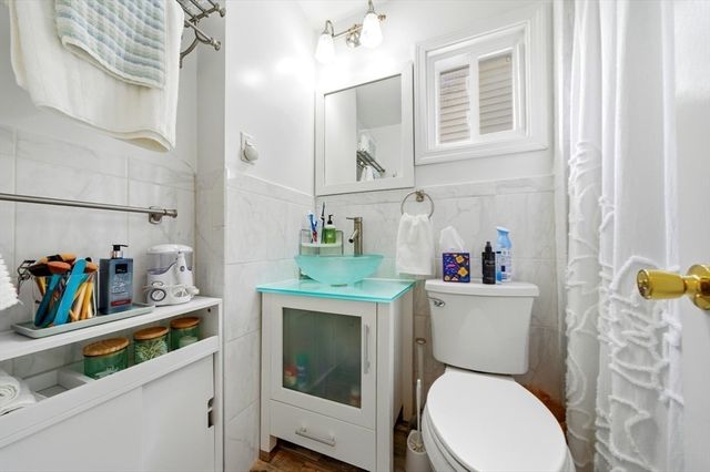 96 Glen St, Somerville, MA 02145