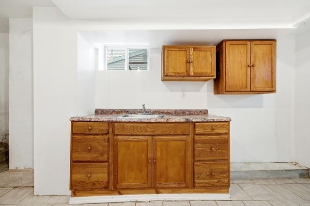 96 Glen St, Somerville, MA 02145