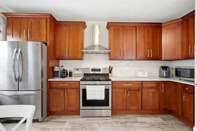 96 Glen St, Somerville, MA 02145