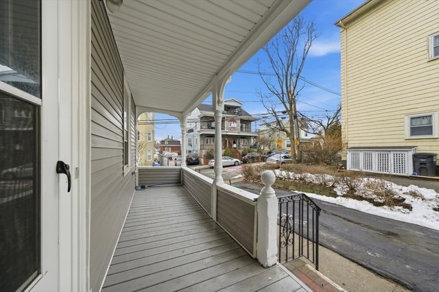96 Glen St, Somerville, MA 02145