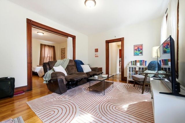 96 Glen St, Somerville, MA 02145