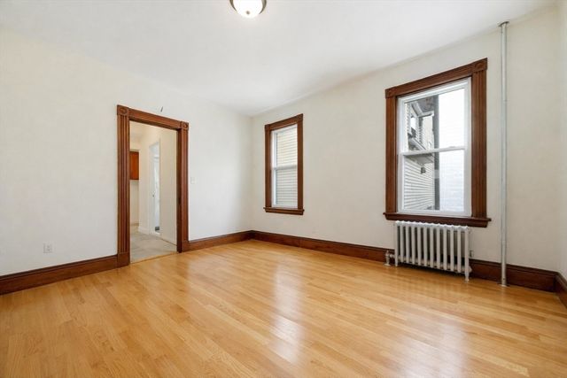 96 Glen St, Somerville, MA 02145
