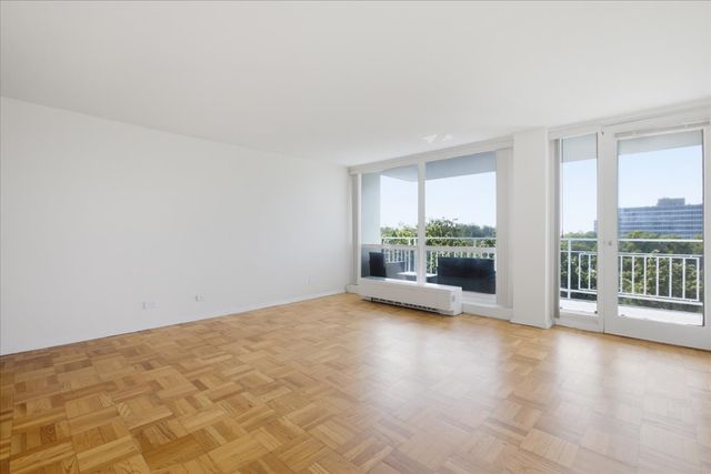 601 E 32ND Street 605, Chicago, IL 60616
