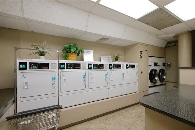 601 E 32ND Street 605, Chicago, IL 60616