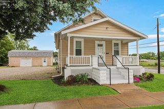 E 1515 3rd Street, Port Clinton, OH 43452