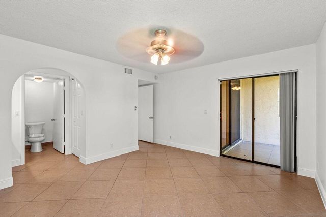 5701 Riverside Drive 106b6, Coral Springs, FL 33067