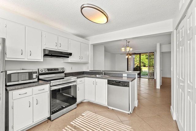 5701 Riverside Drive 106b6, Coral Springs, FL 33067