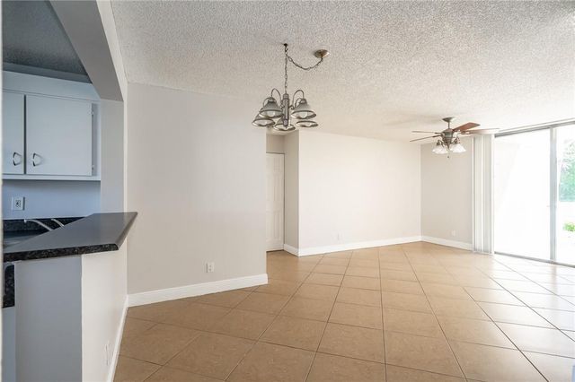 5701 Riverside Drive 106b6, Coral Springs, FL 33067