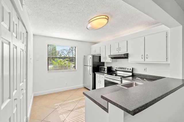5701 Riverside Drive 106b6, Coral Springs, FL 33067