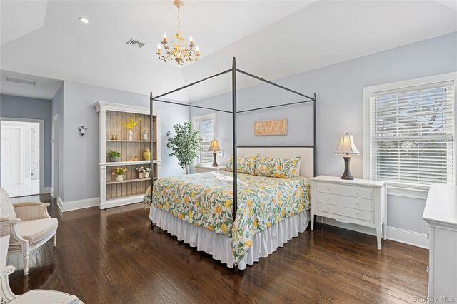 106 E Tiana Road, Hampton Bays, NY 11946