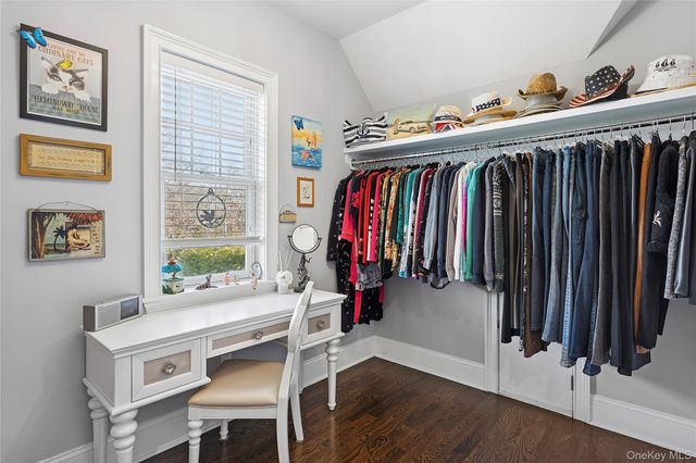 106 E Tiana Road, Hampton Bays, NY 11946