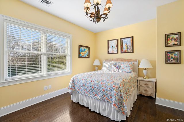 106 E Tiana Road, Hampton Bays, NY 11946