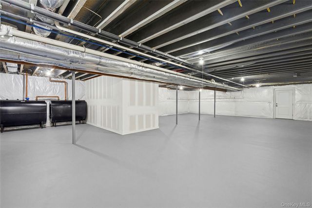 106 E Tiana Road, Hampton Bays, NY 11946