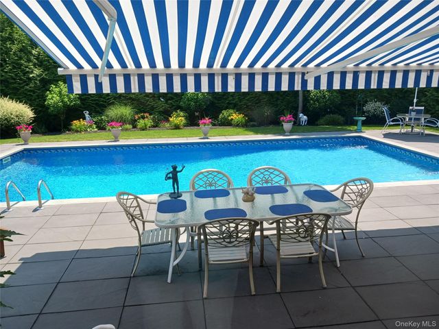 106 E Tiana Road, Hampton Bays, NY 11946