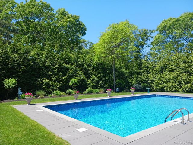 106 E Tiana Road, Hampton Bays, NY 11946