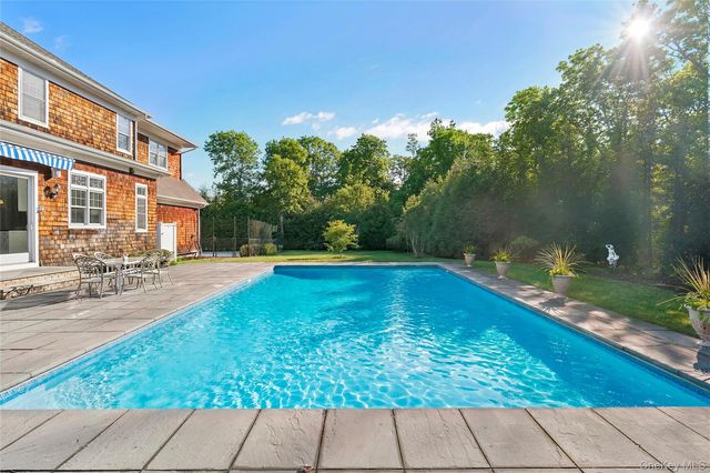 106 E Tiana Road, Hampton Bays, NY 11946