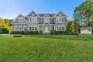 106 E Tiana Road, Hampton Bays, NY 11946
