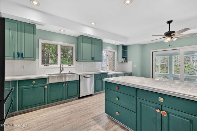 236 Ravenswood Road, Hampstead, NC 28443