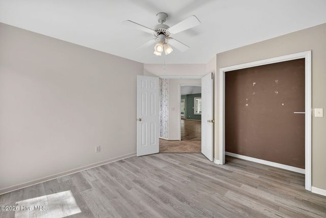 236 Ravenswood Road, Hampstead, NC 28443