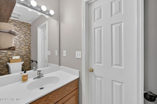 236 Ravenswood Road, Hampstead, NC 28443
