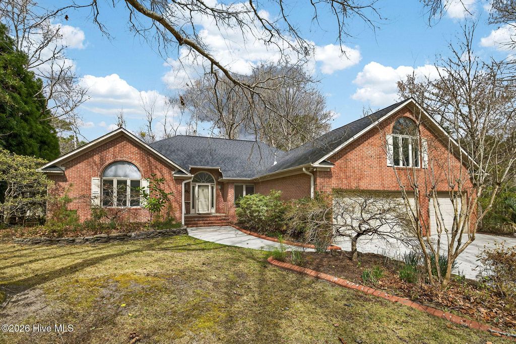 236 Ravenswood Road, Hampstead, NC 28443